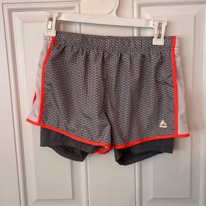 Jogging shorts with inner shorts